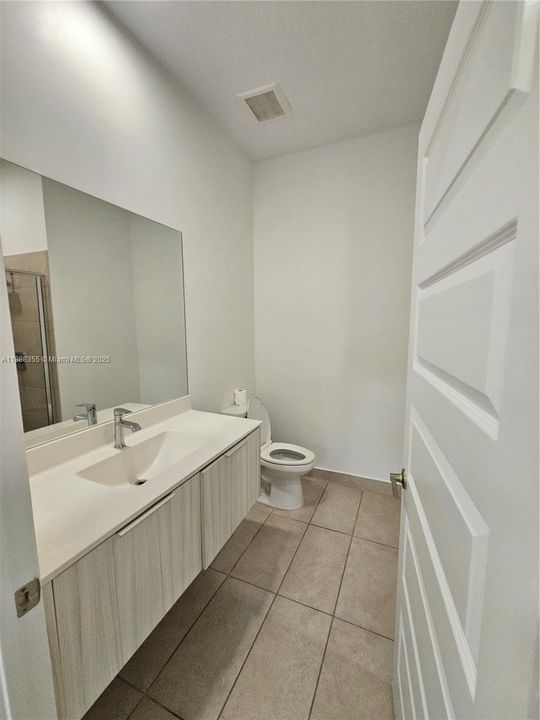 合同活跃: $3,400 (3 贝兹, 2 浴室, 1236 平方英尺)