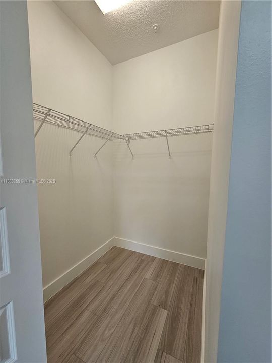 合同活跃: $3,400 (3 贝兹, 2 浴室, 1236 平方英尺)