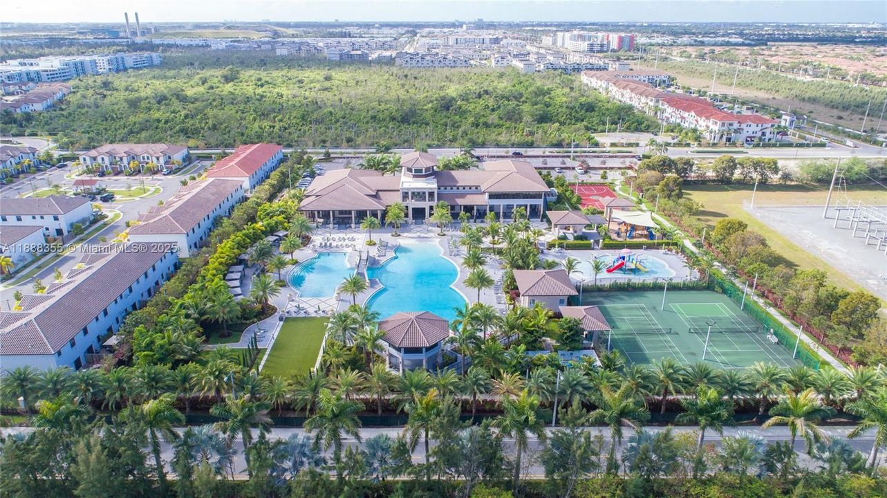 合同活跃: $3,400 (3 贝兹, 2 浴室, 1236 平方英尺)