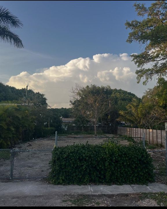 最近售出: $229,000 (6,497 平方英尺)