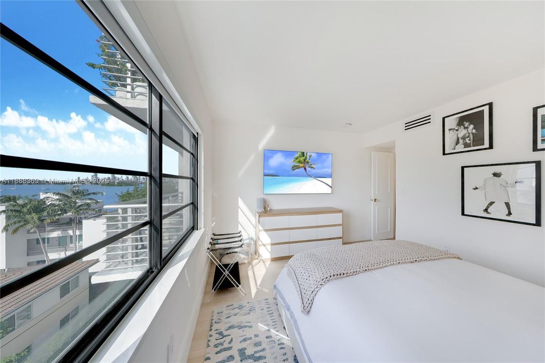 合同活跃: $779,000 (2 贝兹, 2 浴室, 1054 平方英尺)