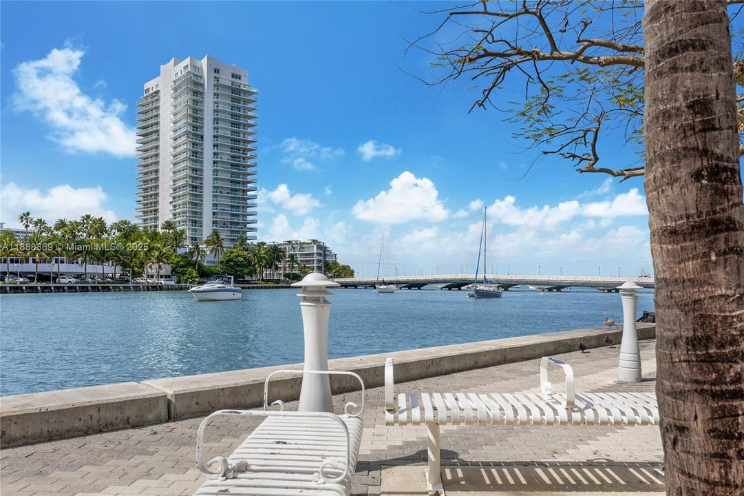 合同活跃: $779,000 (2 贝兹, 2 浴室, 1054 平方英尺)