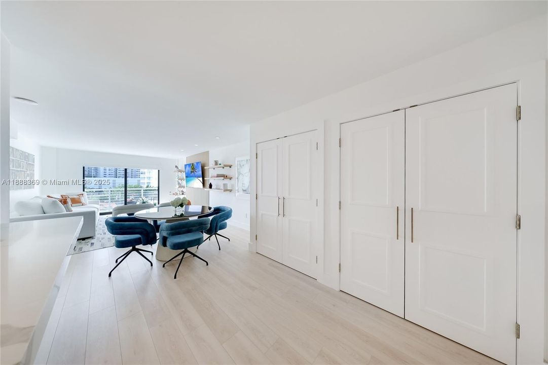 合同活跃: $779,000 (2 贝兹, 2 浴室, 1054 平方英尺)