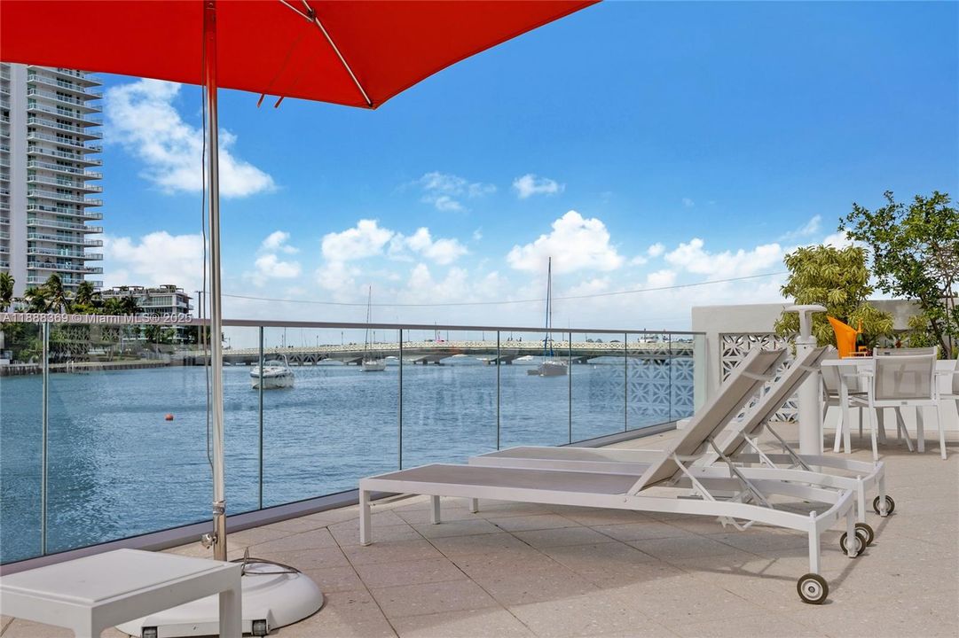 合同活跃: $779,000 (2 贝兹, 2 浴室, 1054 平方英尺)