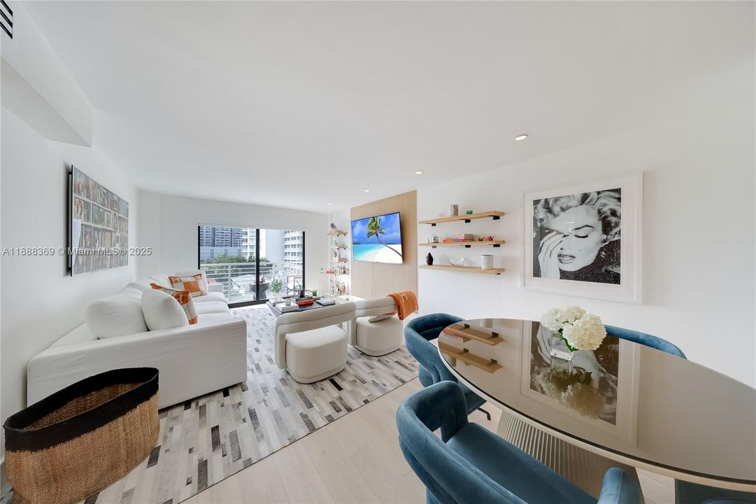 合同活跃: $779,000 (2 贝兹, 2 浴室, 1054 平方英尺)