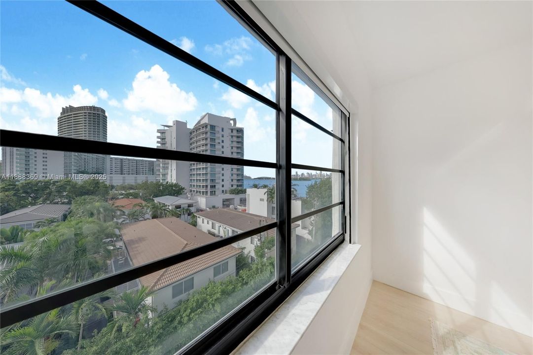 合同活跃: $779,000 (2 贝兹, 2 浴室, 1054 平方英尺)