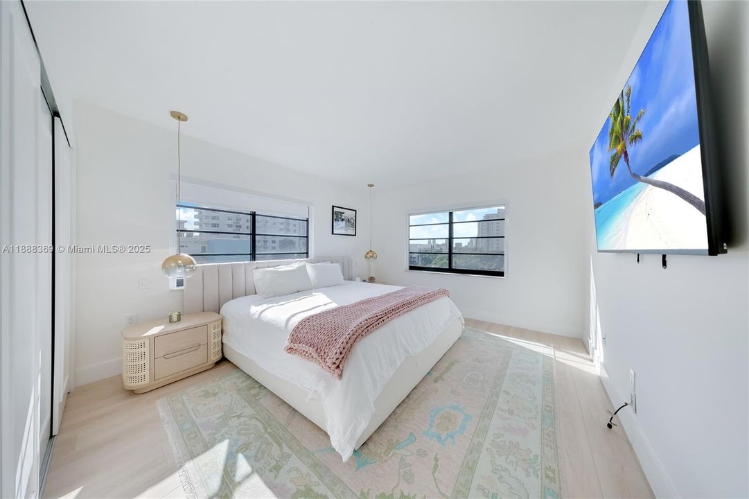 合同活跃: $779,000 (2 贝兹, 2 浴室, 1054 平方英尺)