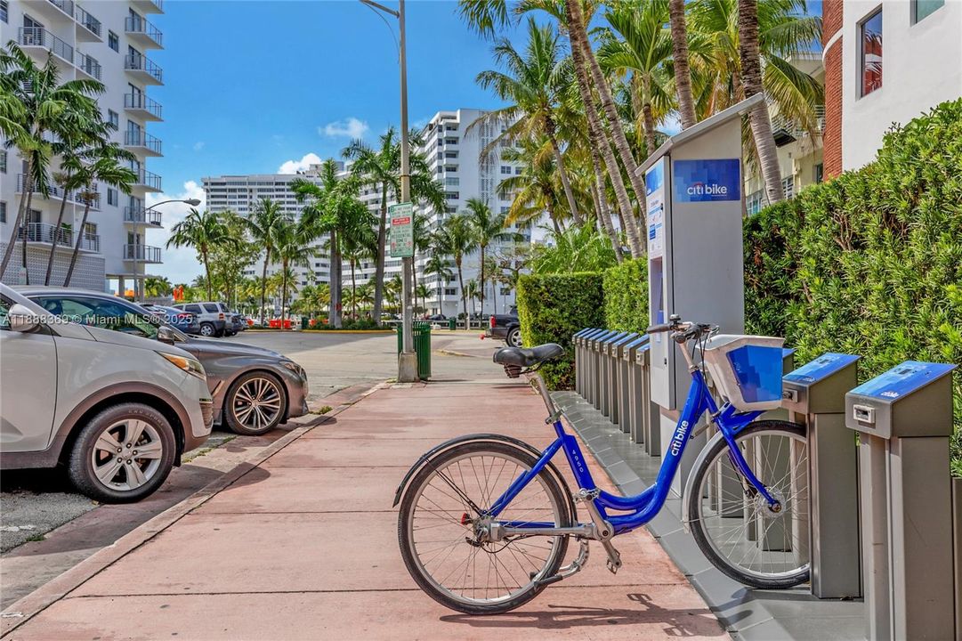 合同活跃: $779,000 (2 贝兹, 2 浴室, 1054 平方英尺)