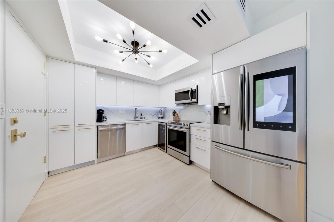 合同活跃: $779,000 (2 贝兹, 2 浴室, 1054 平方英尺)