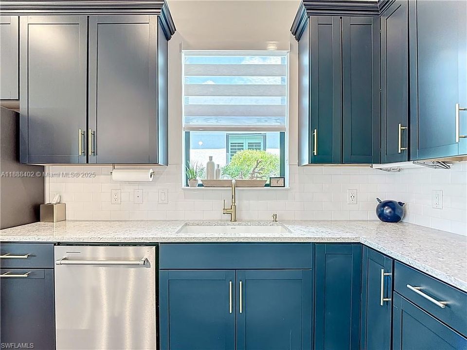 待售: $520,000 (2 贝兹, 2 浴室, 1670 平方英尺)