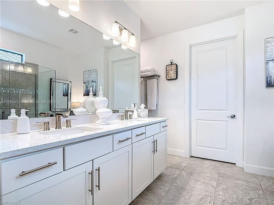 待售: $520,000 (2 贝兹, 2 浴室, 1670 平方英尺)