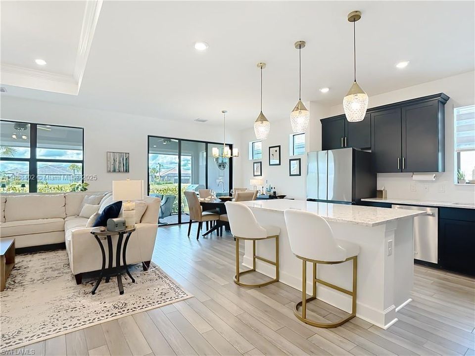 待售: $520,000 (2 贝兹, 2 浴室, 1670 平方英尺)