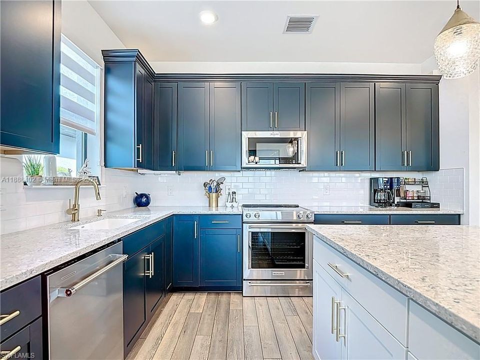 待售: $520,000 (2 贝兹, 2 浴室, 1670 平方英尺)