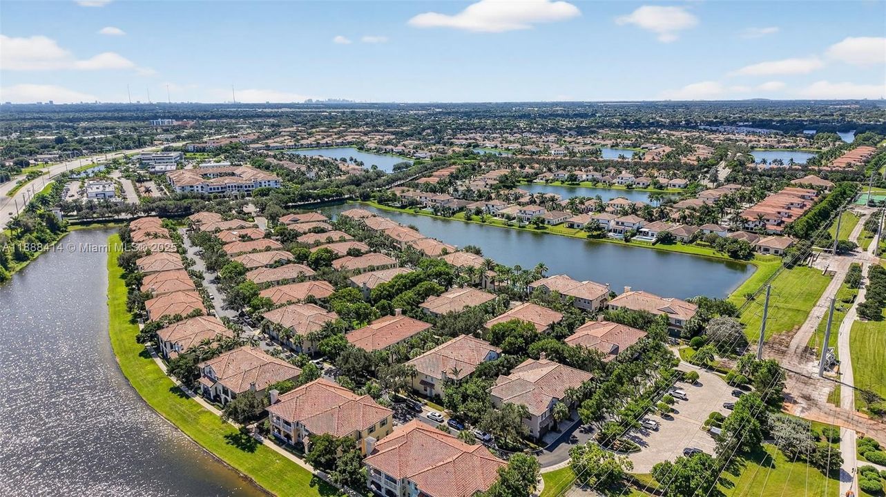 Под контрактом: $535,000 (3 спален, 2 ванн, 1334 Квадратных фут)