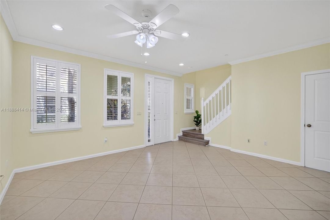 Под контрактом: $535,000 (3 спален, 2 ванн, 1334 Квадратных фут)