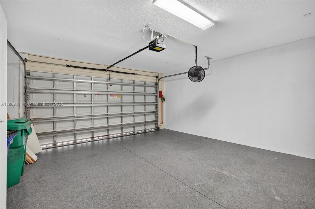 Под контрактом: $535,000 (3 спален, 2 ванн, 1334 Квадратных фут)