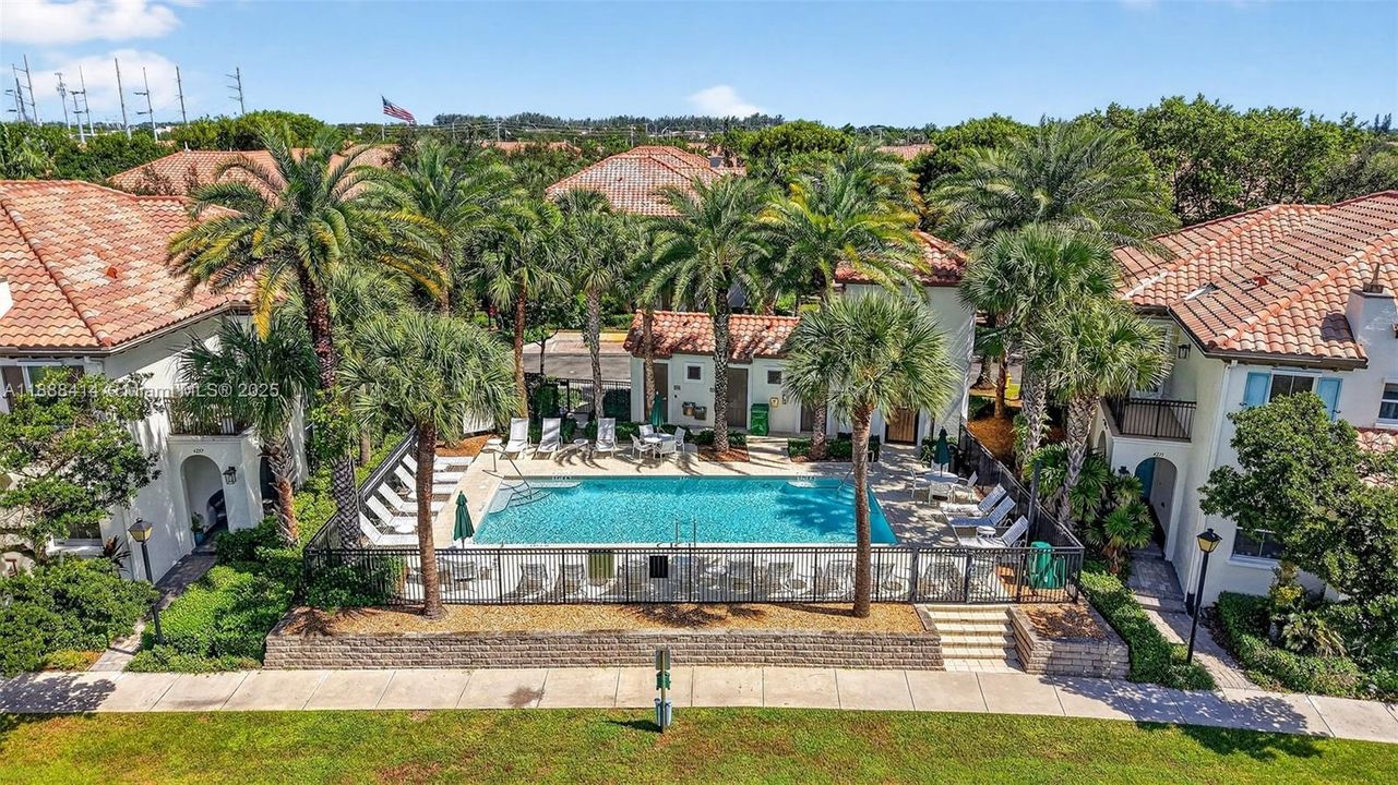 Под контрактом: $535,000 (3 спален, 2 ванн, 1334 Квадратных фут)