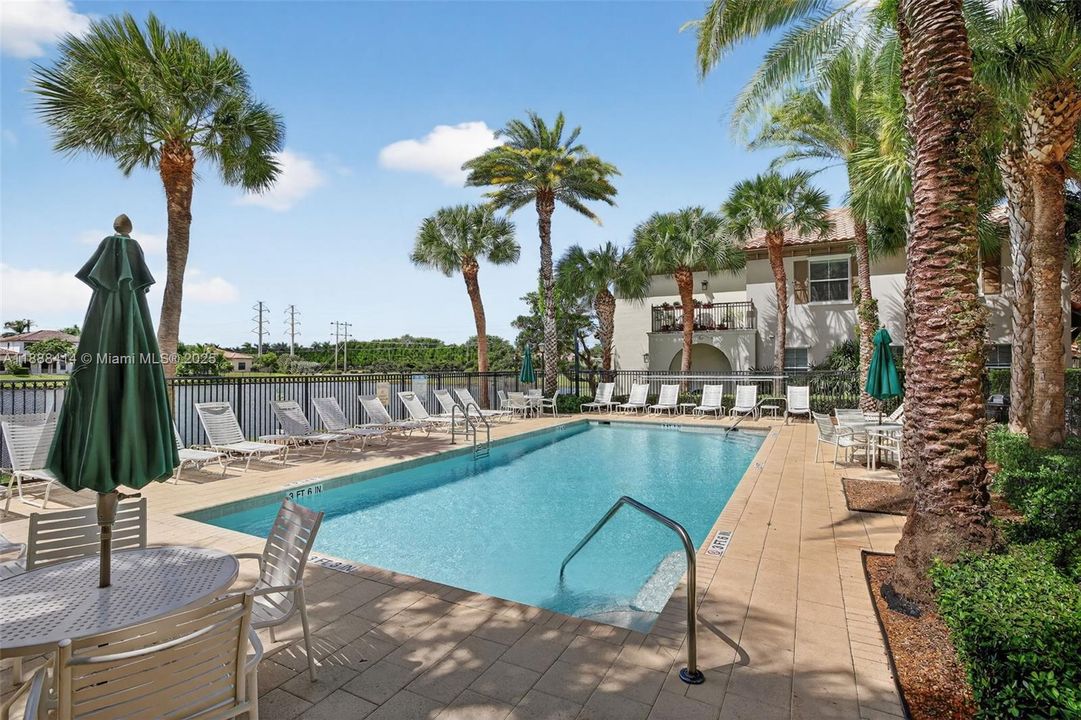 Под контрактом: $535,000 (3 спален, 2 ванн, 1334 Квадратных фут)