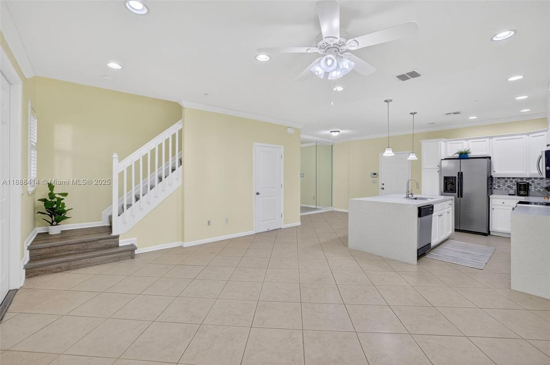 Под контрактом: $535,000 (3 спален, 2 ванн, 1334 Квадратных фут)