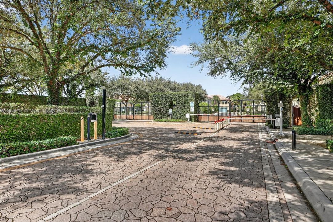 Под контрактом: $535,000 (3 спален, 2 ванн, 1334 Квадратных фут)