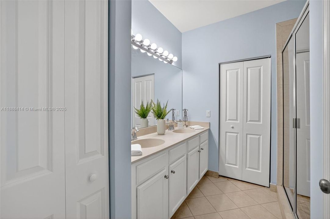 Под контрактом: $535,000 (3 спален, 2 ванн, 1334 Квадратных фут)