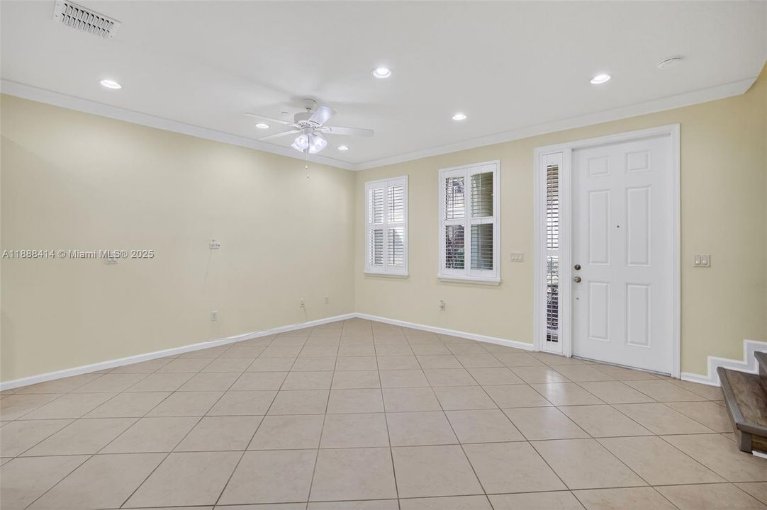 Под контрактом: $535,000 (3 спален, 2 ванн, 1334 Квадратных фут)