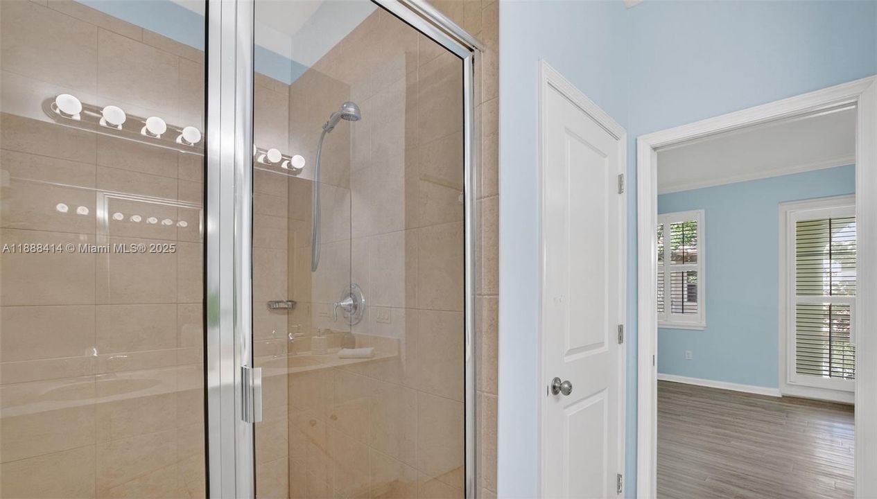 Под контрактом: $535,000 (3 спален, 2 ванн, 1334 Квадратных фут)