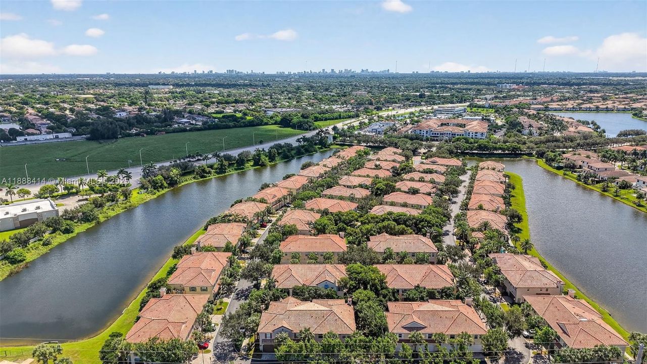 Под контрактом: $535,000 (3 спален, 2 ванн, 1334 Квадратных фут)