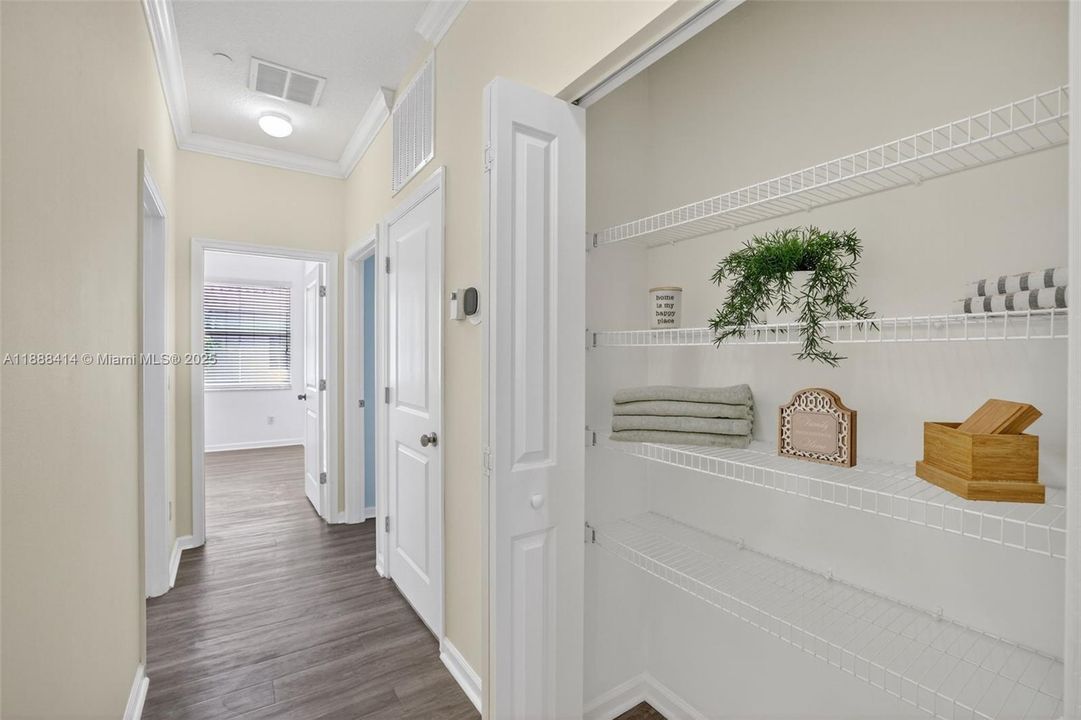 Под контрактом: $535,000 (3 спален, 2 ванн, 1334 Квадратных фут)