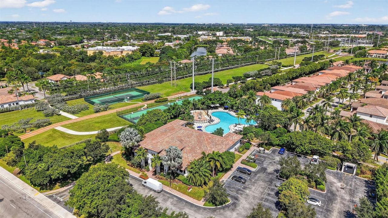 Под контрактом: $535,000 (3 спален, 2 ванн, 1334 Квадратных фут)