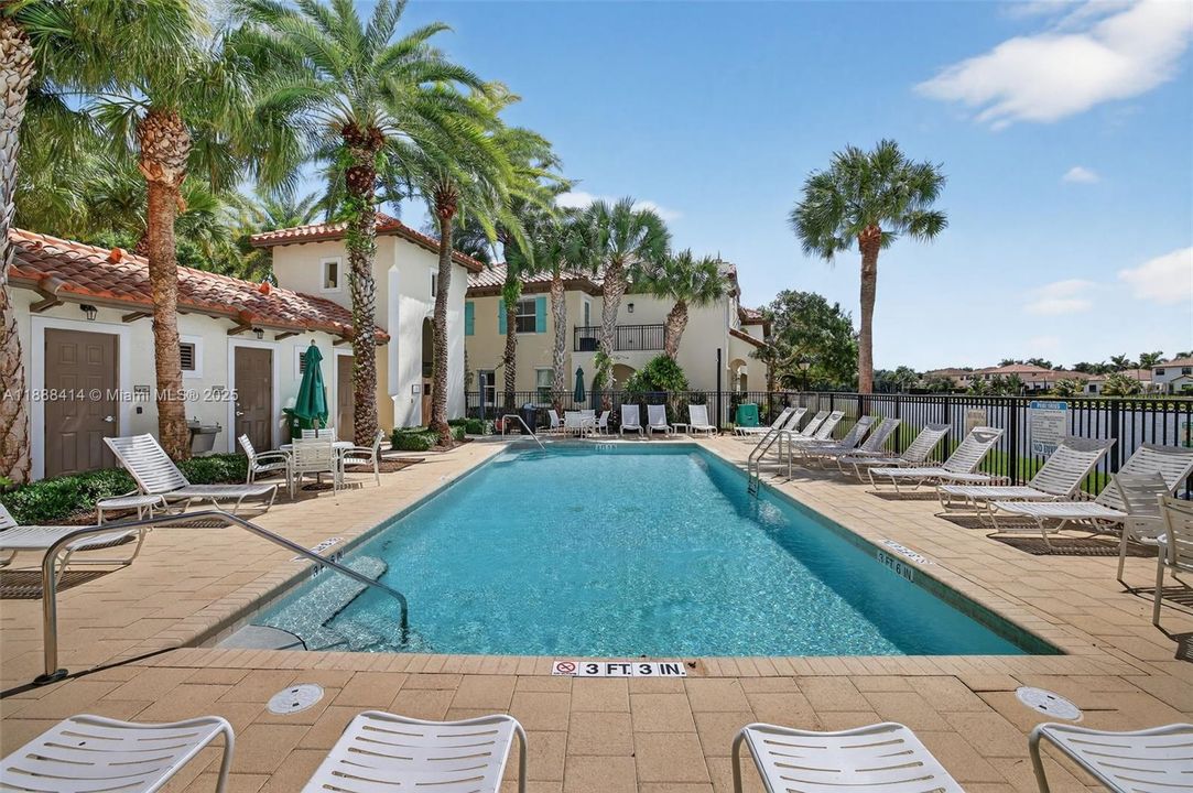 Под контрактом: $535,000 (3 спален, 2 ванн, 1334 Квадратных фут)