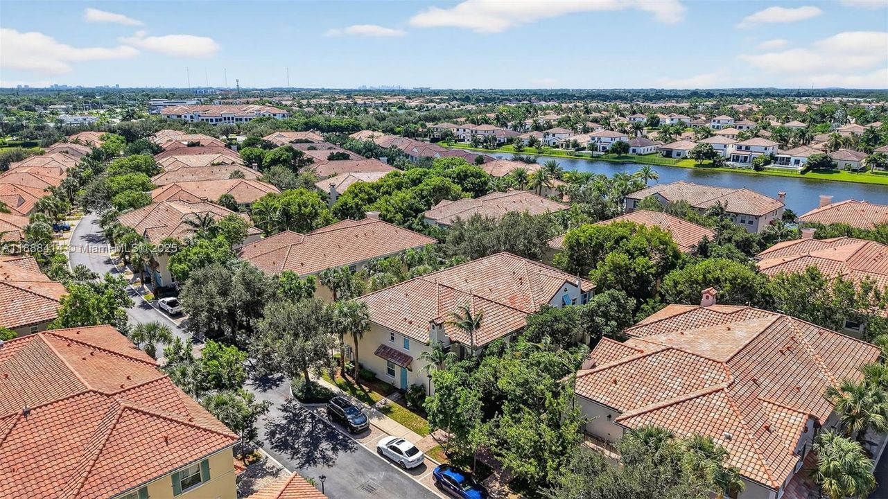 Под контрактом: $535,000 (3 спален, 2 ванн, 1334 Квадратных фут)