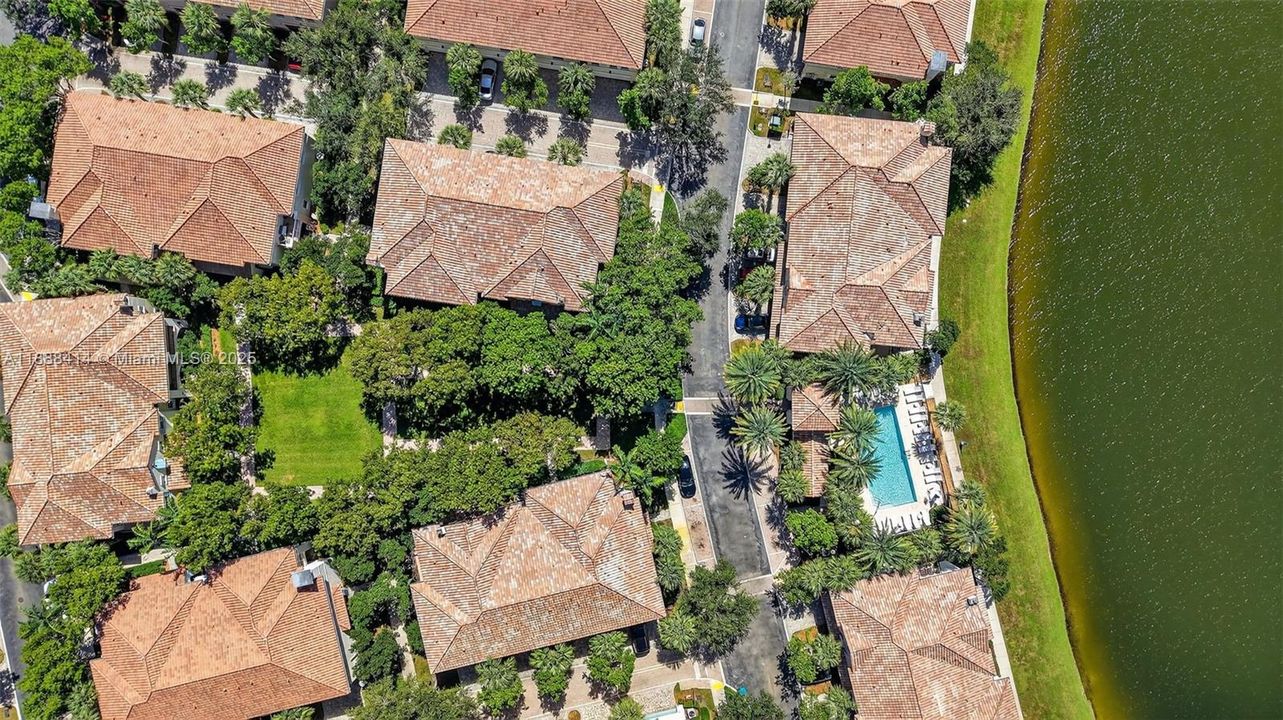 Под контрактом: $535,000 (3 спален, 2 ванн, 1334 Квадратных фут)