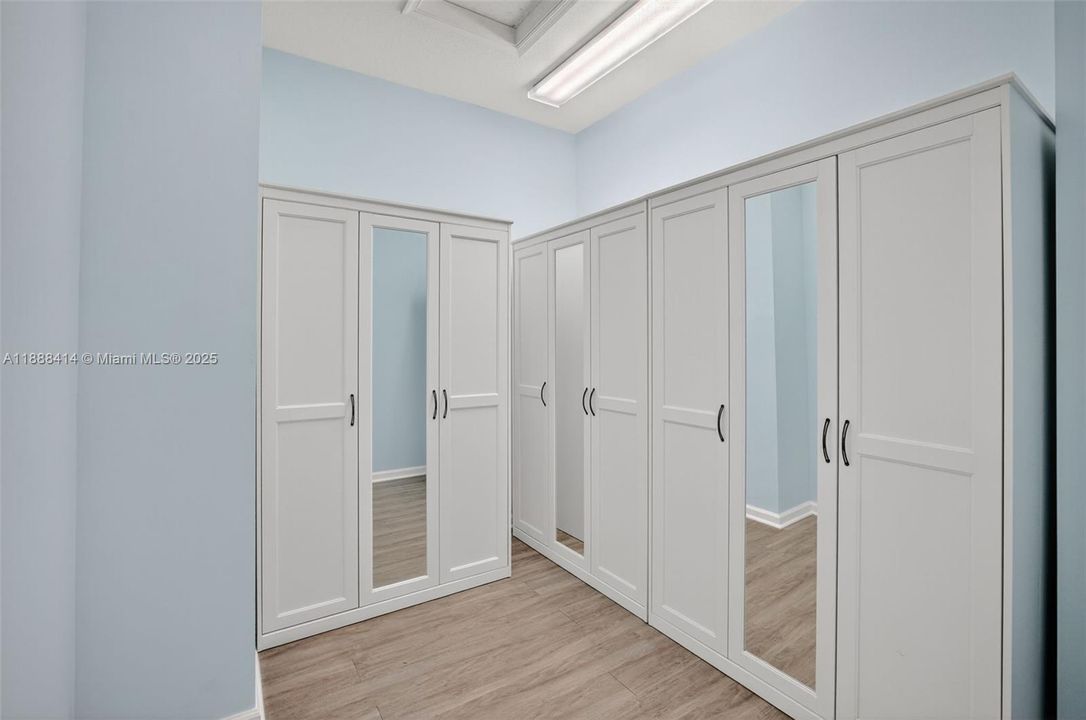 Под контрактом: $535,000 (3 спален, 2 ванн, 1334 Квадратных фут)