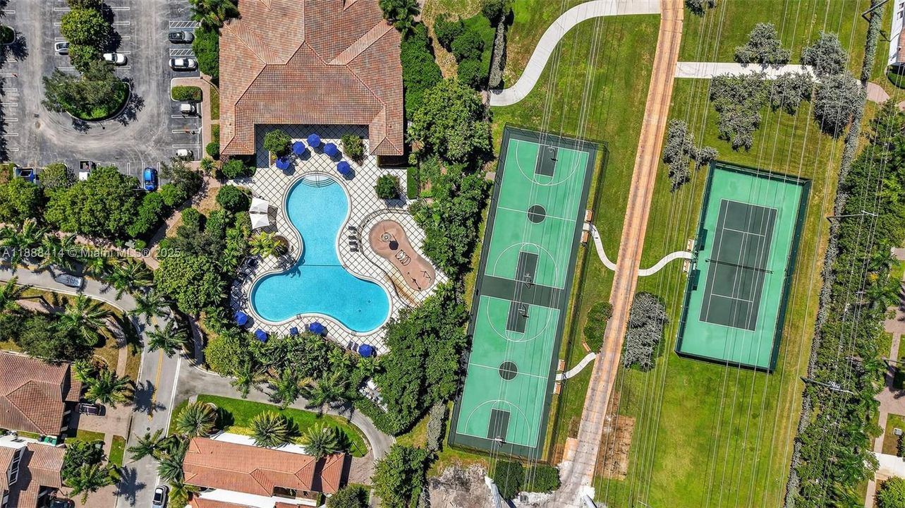 Под контрактом: $535,000 (3 спален, 2 ванн, 1334 Квадратных фут)