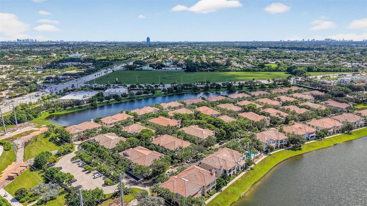 Под контрактом: $535,000 (3 спален, 2 ванн, 1334 Квадратных фут)