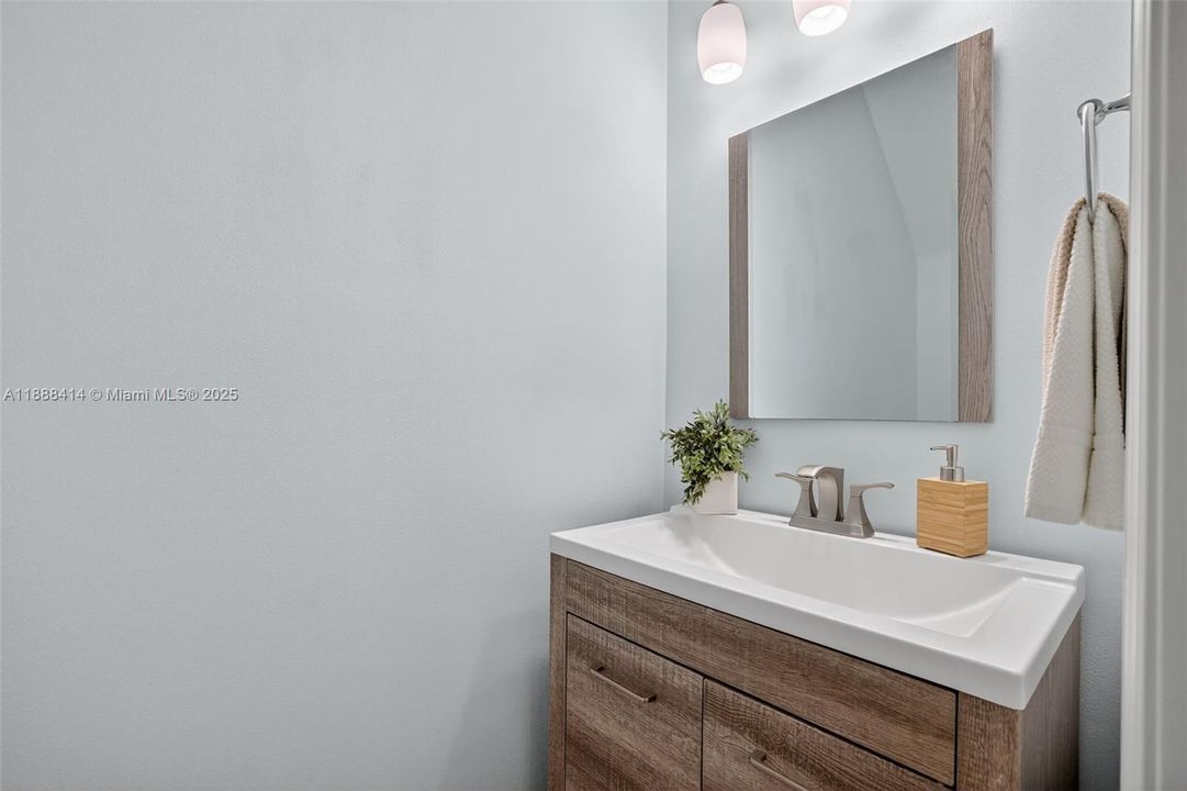 Под контрактом: $535,000 (3 спален, 2 ванн, 1334 Квадратных фут)