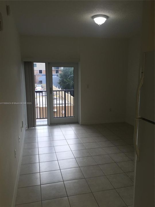 Active With Contract: $1,750 (1 beds, 1 baths, 486 Square Feet)