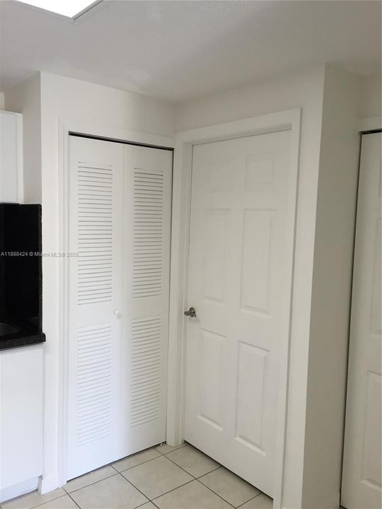 Active With Contract: $1,750 (1 beds, 1 baths, 486 Square Feet)