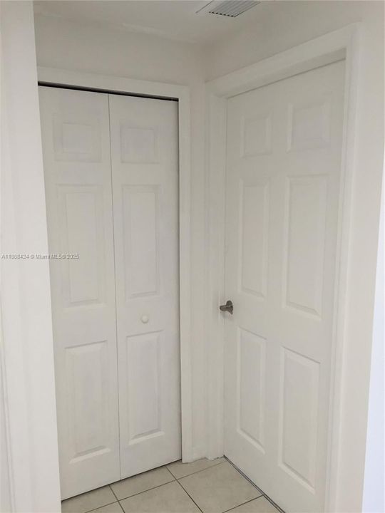 Active With Contract: $1,750 (1 beds, 1 baths, 486 Square Feet)