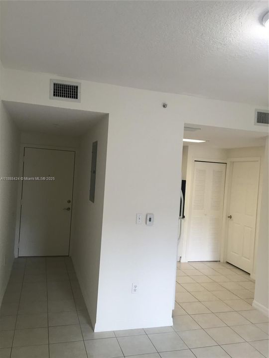 Active With Contract: $1,750 (1 beds, 1 baths, 486 Square Feet)