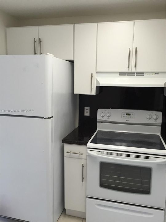 Active With Contract: $1,750 (1 beds, 1 baths, 486 Square Feet)