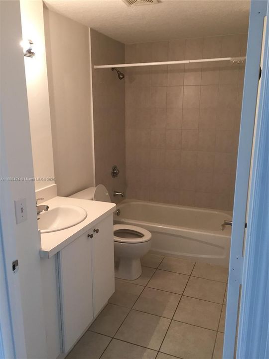 Active With Contract: $1,750 (1 beds, 1 baths, 486 Square Feet)