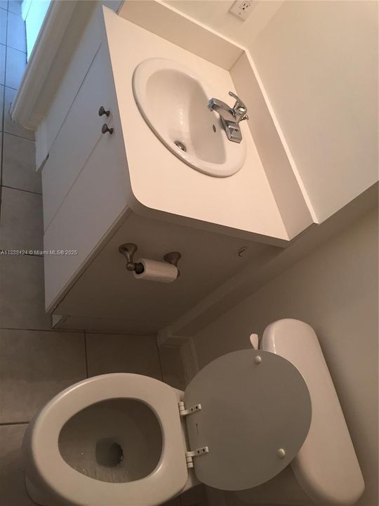 Active With Contract: $1,750 (1 beds, 1 baths, 486 Square Feet)