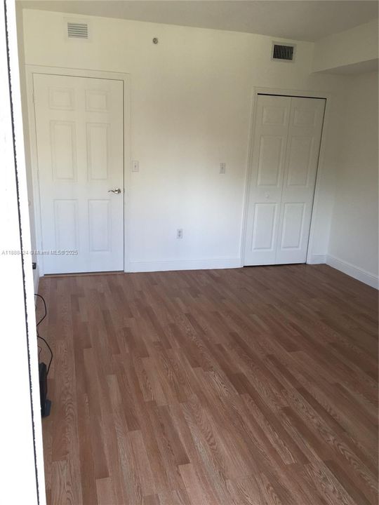 Active With Contract: $1,750 (1 beds, 1 baths, 486 Square Feet)