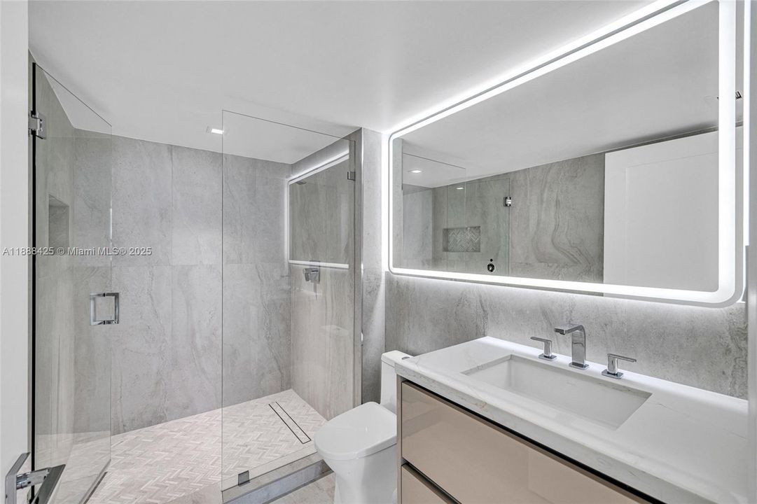 待售: $1,160,000 (2 贝兹, 2 浴室, 1080 平方英尺)