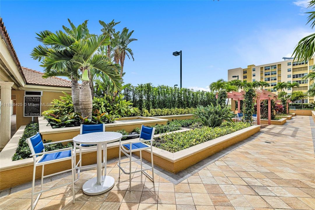 待售: $1,160,000 (2 贝兹, 2 浴室, 1080 平方英尺)