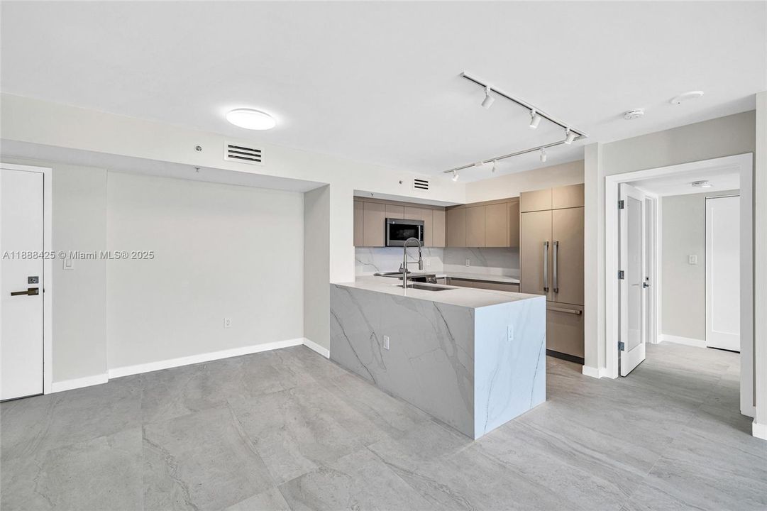 待售: $1,160,000 (2 贝兹, 2 浴室, 1080 平方英尺)