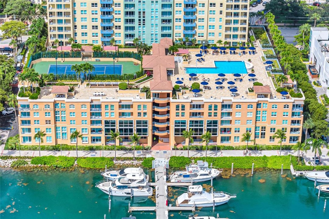 待售: $1,160,000 (2 贝兹, 2 浴室, 1080 平方英尺)