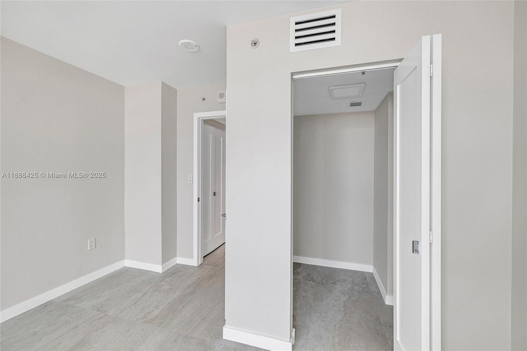 待售: $1,160,000 (2 贝兹, 2 浴室, 1080 平方英尺)